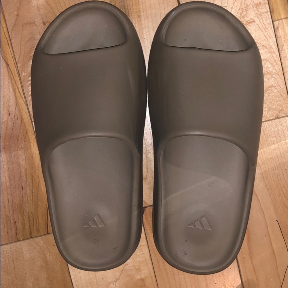 New yeezy slides come with box